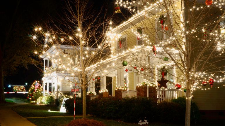 Christmas lights Saskatoon home professionally installed